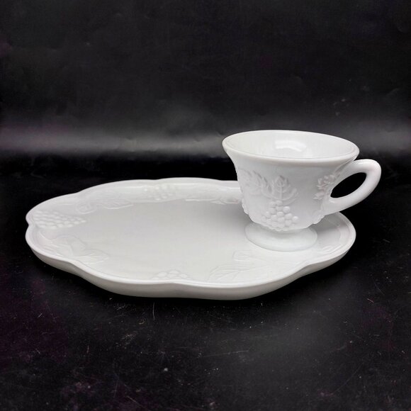 Vintage Indiana Milk Glass Snack Trays with Cups, 4 Sets (8 pc) Colony Harvest - Picture 5 of 5